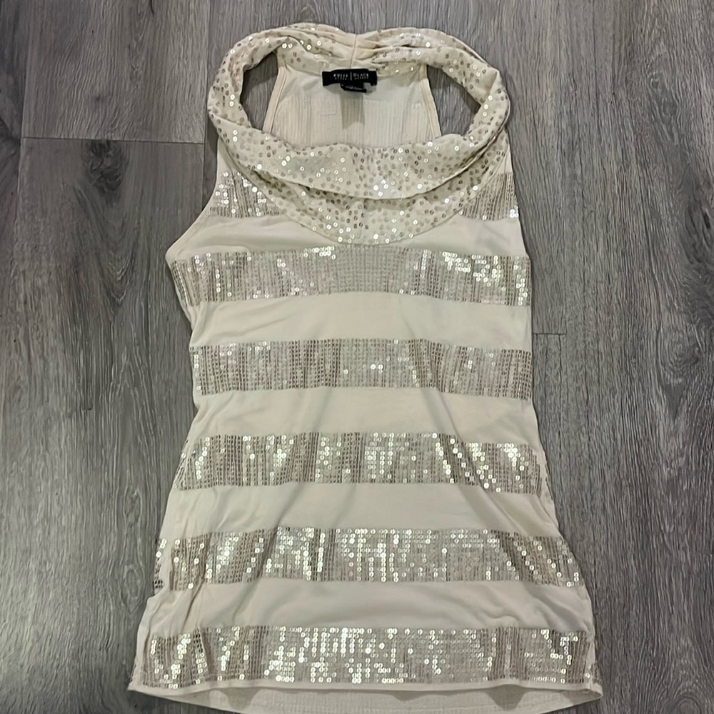 Sleeveless blouse